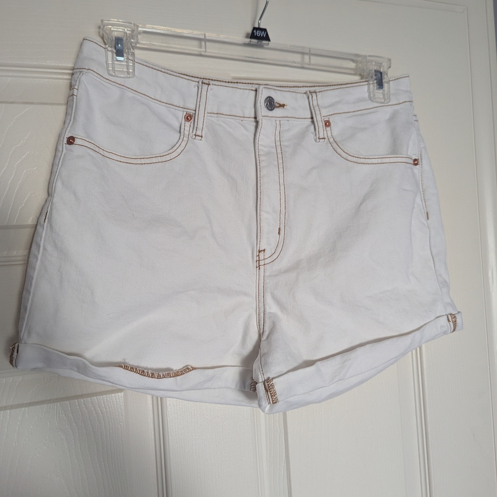 White Jean Shorts with Cuffed Hem and Relaxed Fit